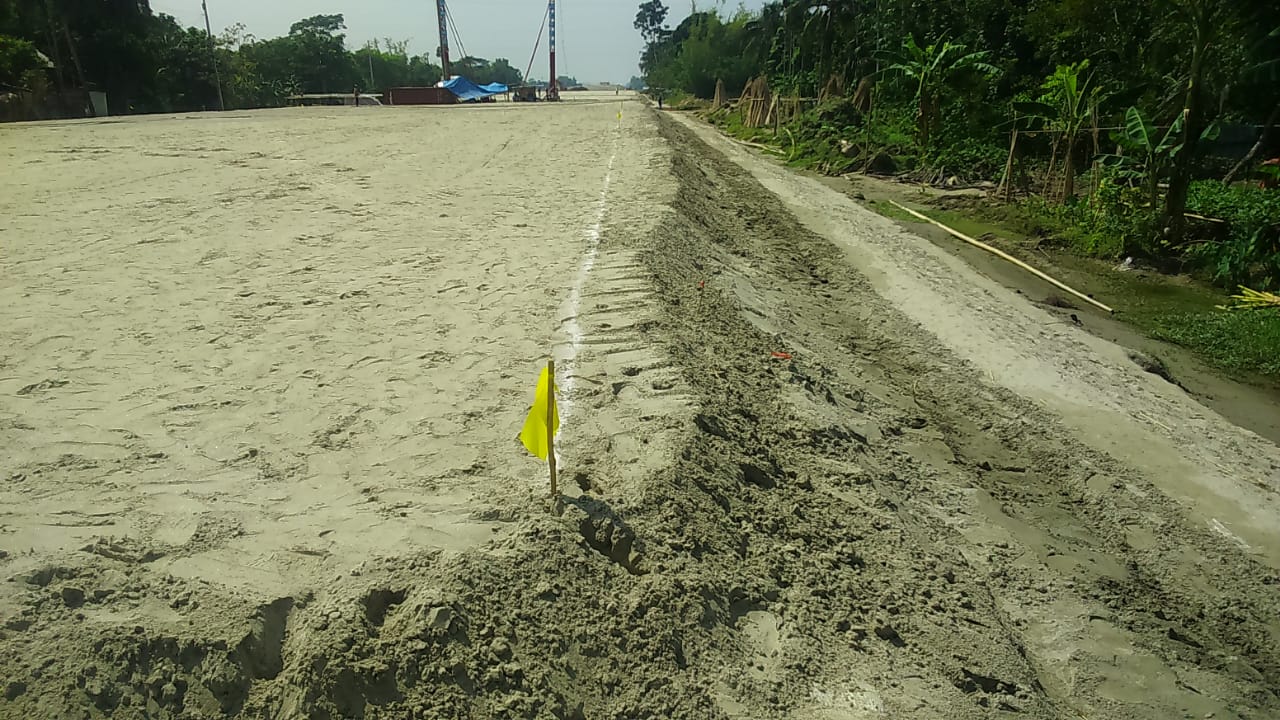 Embankment filling 1st layer lime line and flag marking at ch.99 012-ch.99 115